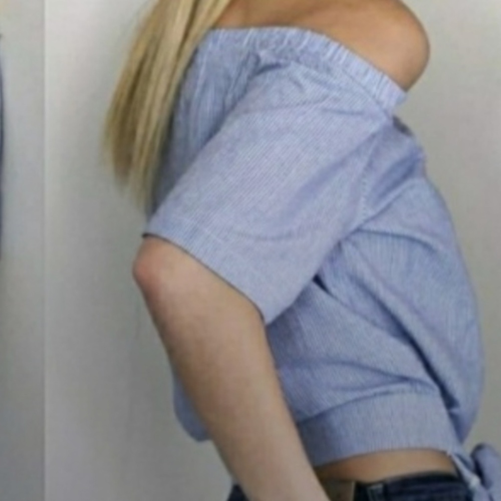 New Blue and White Cold Shoulder Tie Front Crop Top Size Small - Picture 4 of 4